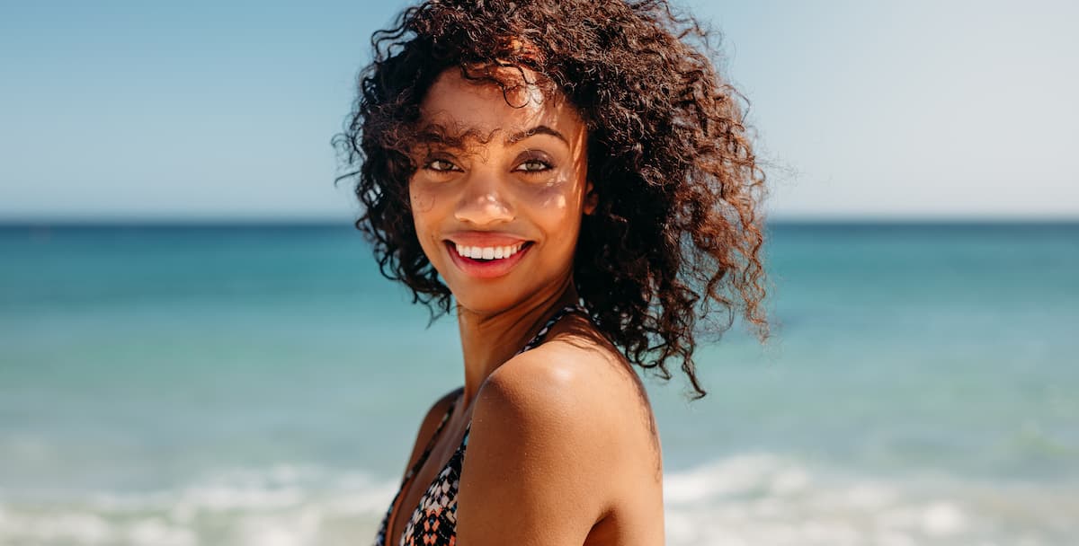 FightSummerFrizz-effortlesshairstyles.jpg
